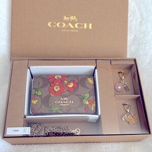 COPY- Coach CR949 Boxed Mini Wallet On A Chain In Sig. Canvas w/ Floral Print